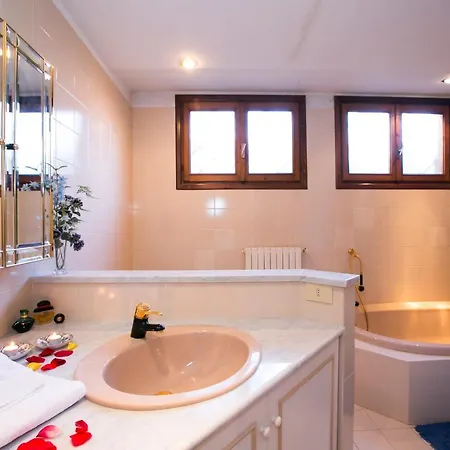 Sleeps 5 Pool شقة *