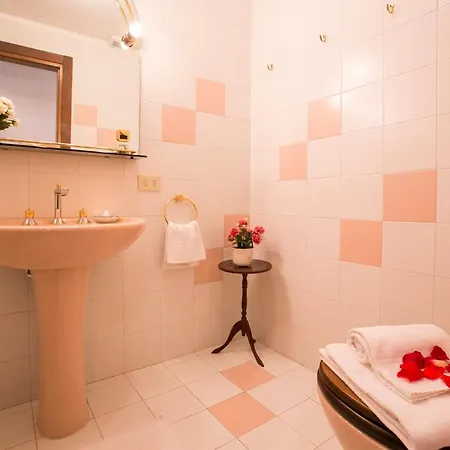 Apartment Sleeps 5 Pool Mezzegra