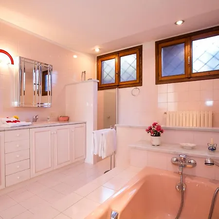 Sleeps 5 Pool