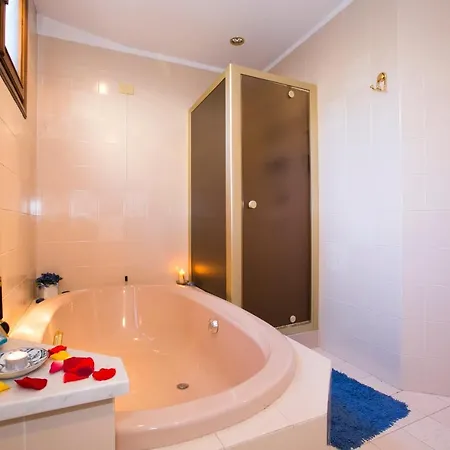 Apartment Sleeps 5 Pool Mezzegra